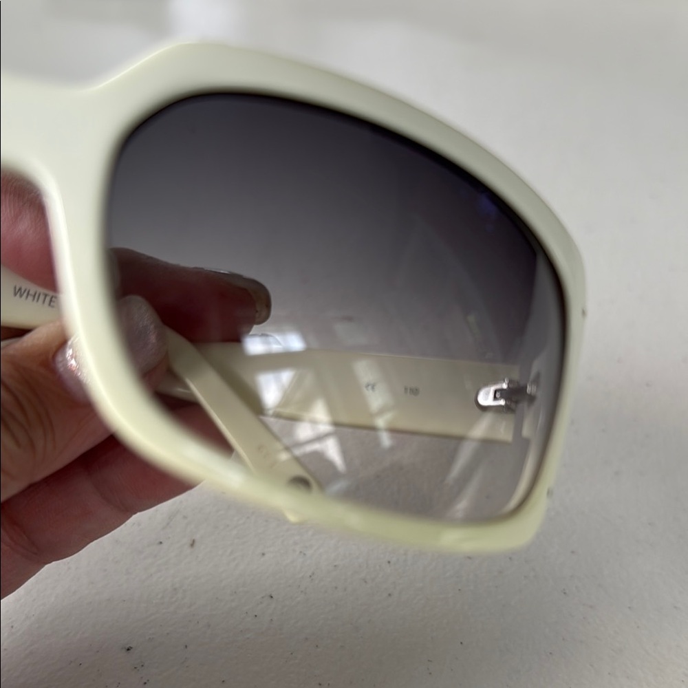 Coach Samantha Sunglasses - Picture 11 of 16